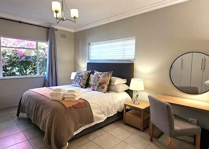 Spacious 2 Bedroom Apartment - Harbour Views
