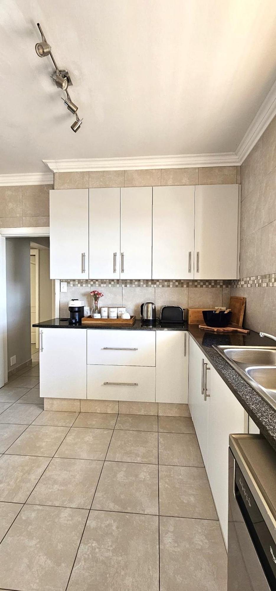 Spacious 2 Bedroom - Harbour Views * Cape Town