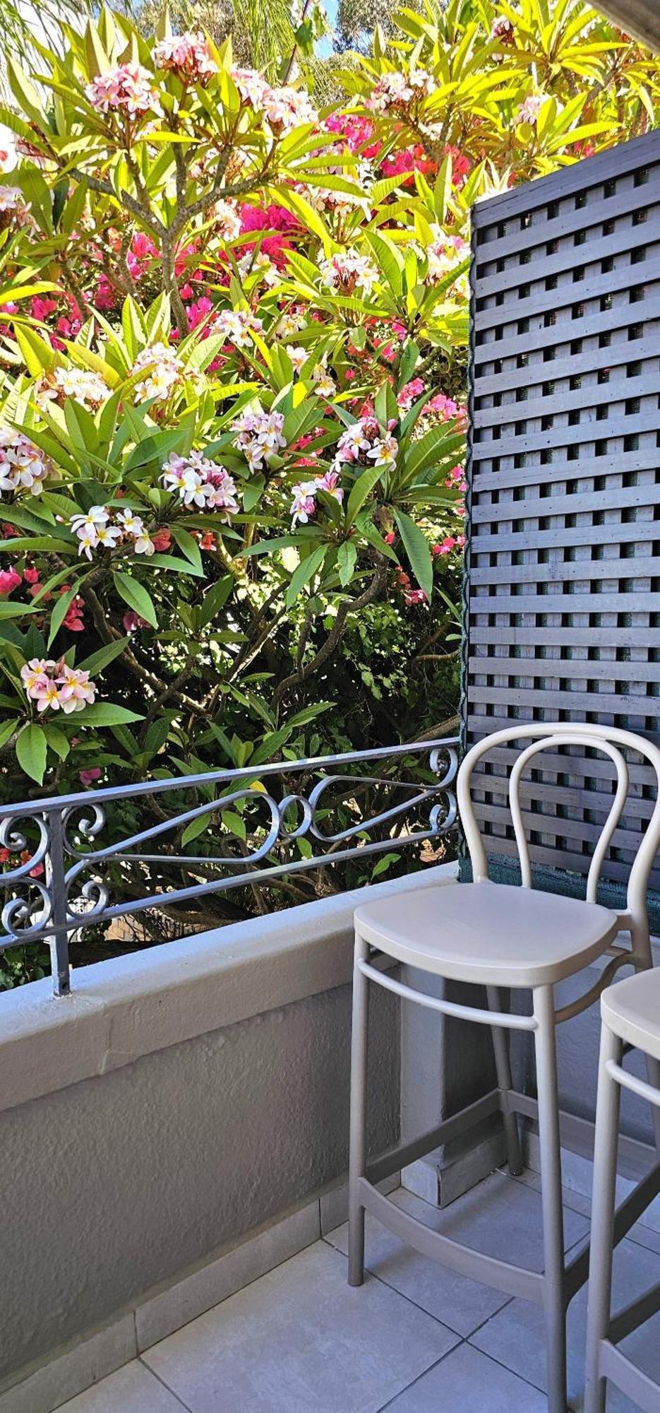Spacious 2 Bedroom - Harbour Views Cape Town