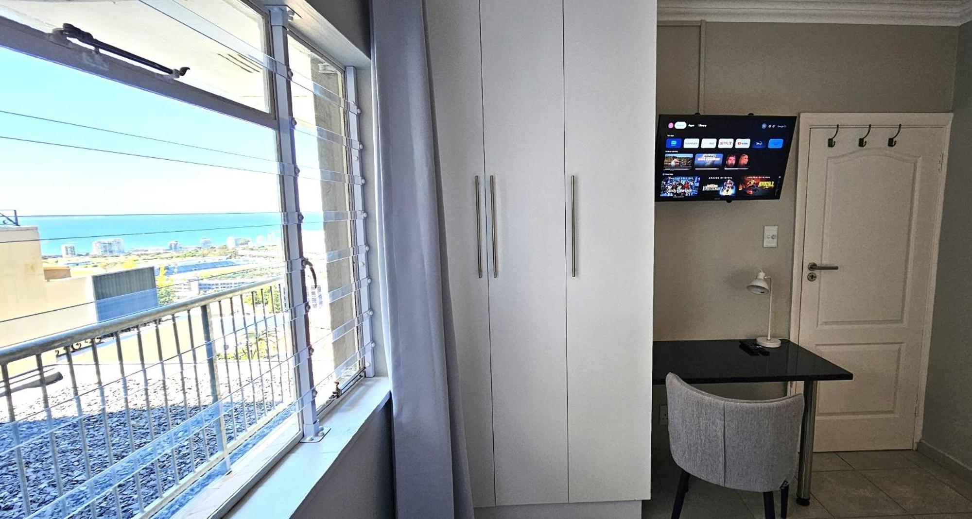 Spacious 2 Bedroom - Harbour Views