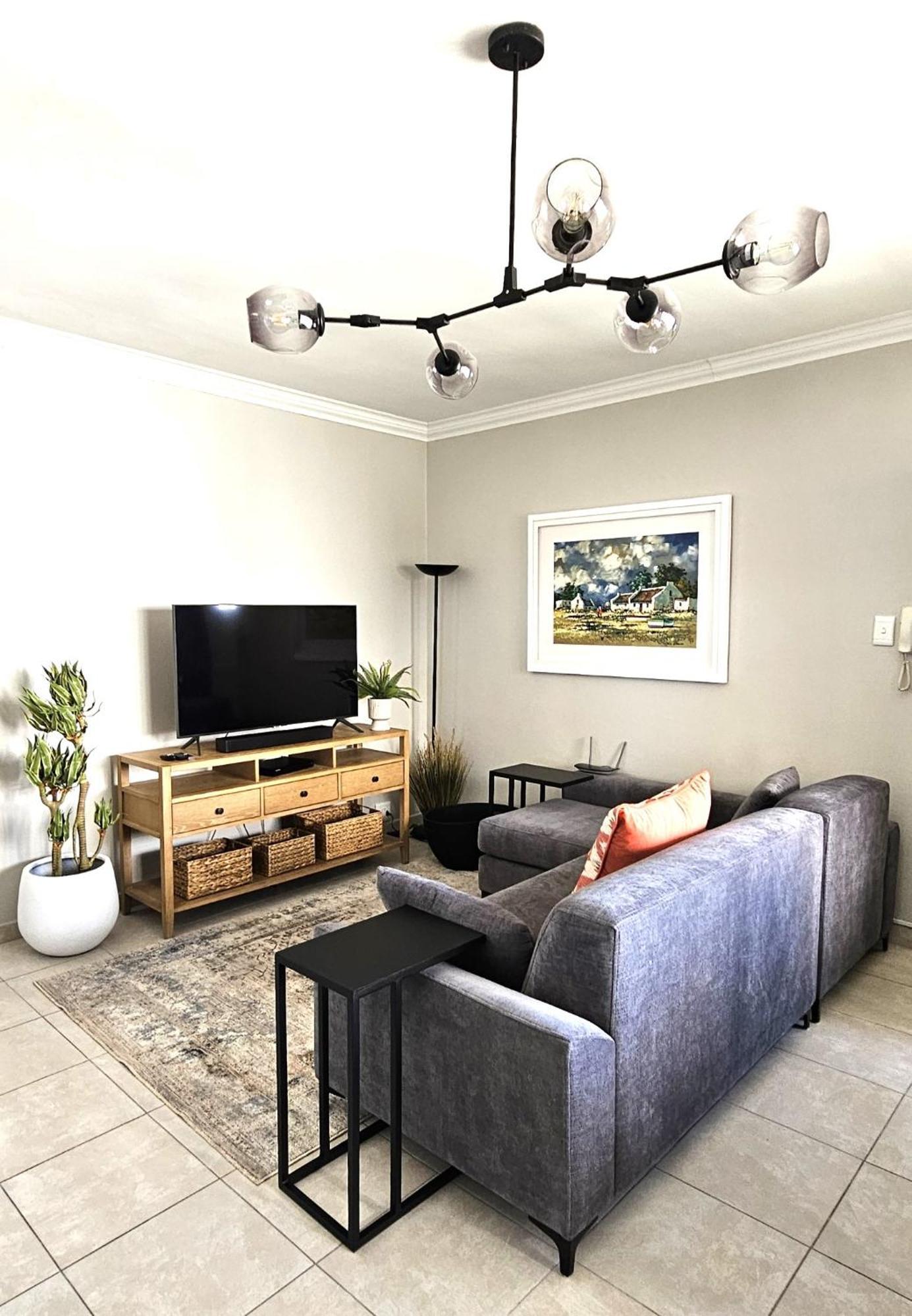 Spacious 2 Bedroom - Harbour Views Cape Town