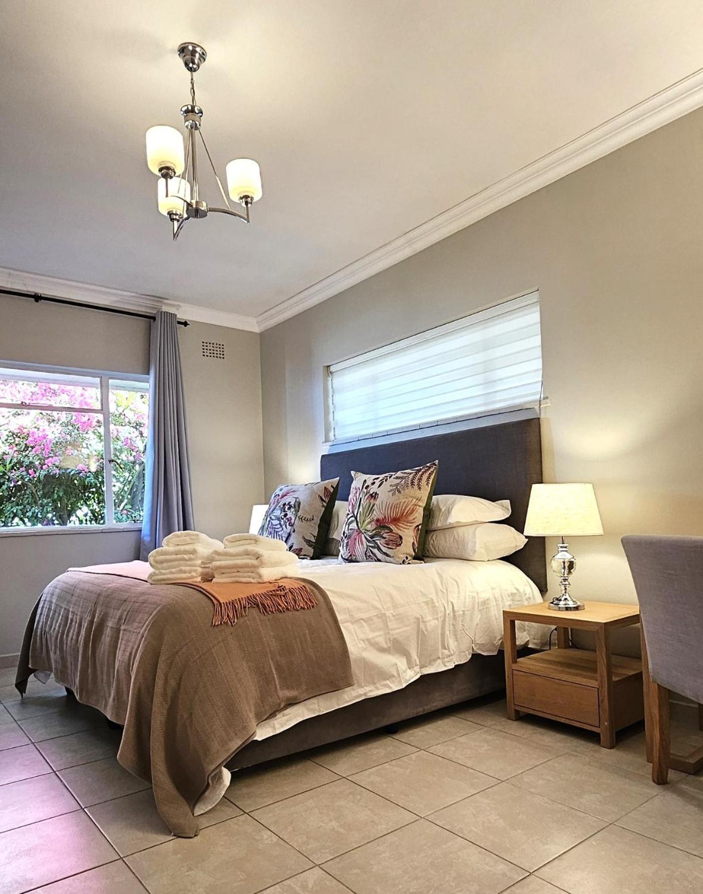 Spacious 2 Bedroom - Harbour Views Cape Town