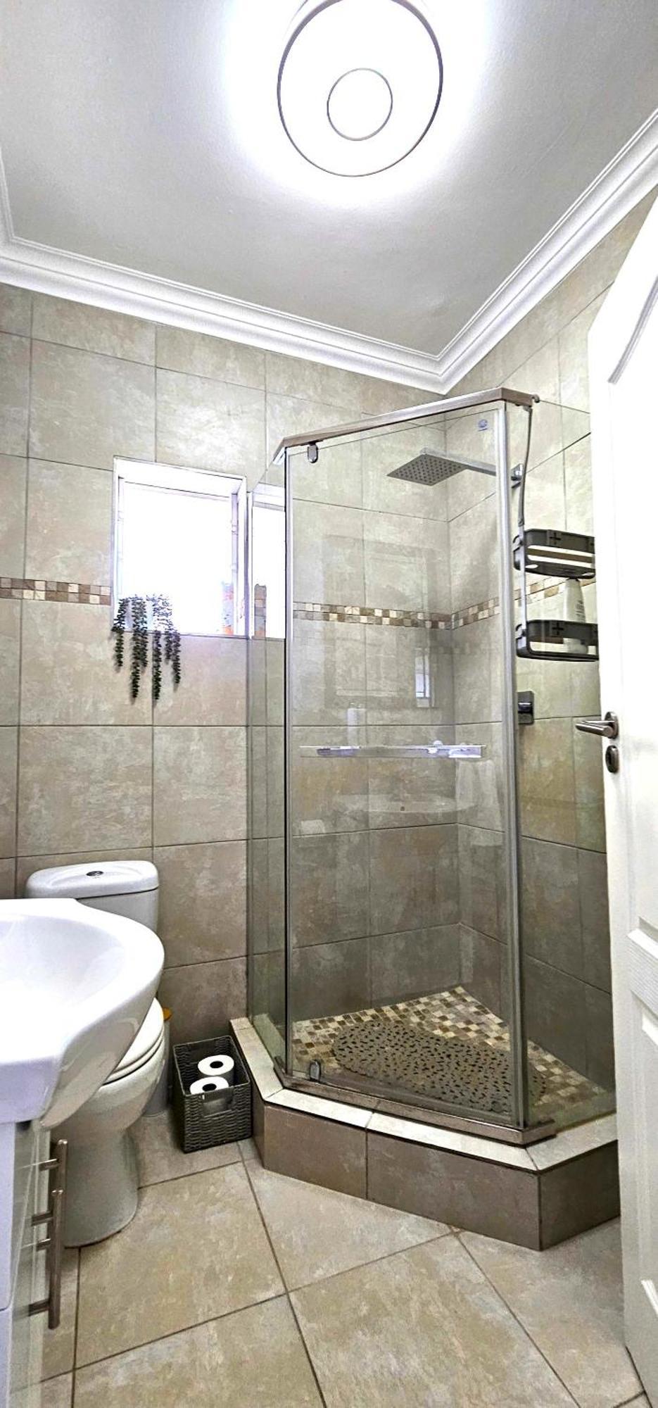Spacious 2 Bedroom - Harbour Views *